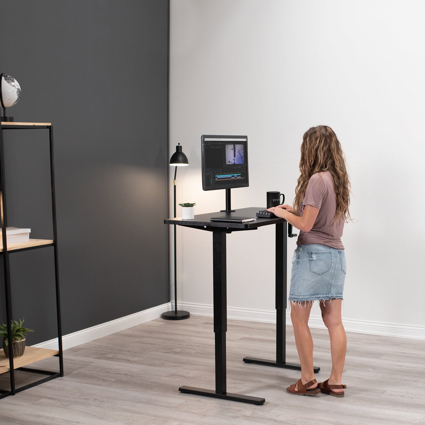 Ergonomic Manual Height-Adjustable Desk for Ultimate Comfort